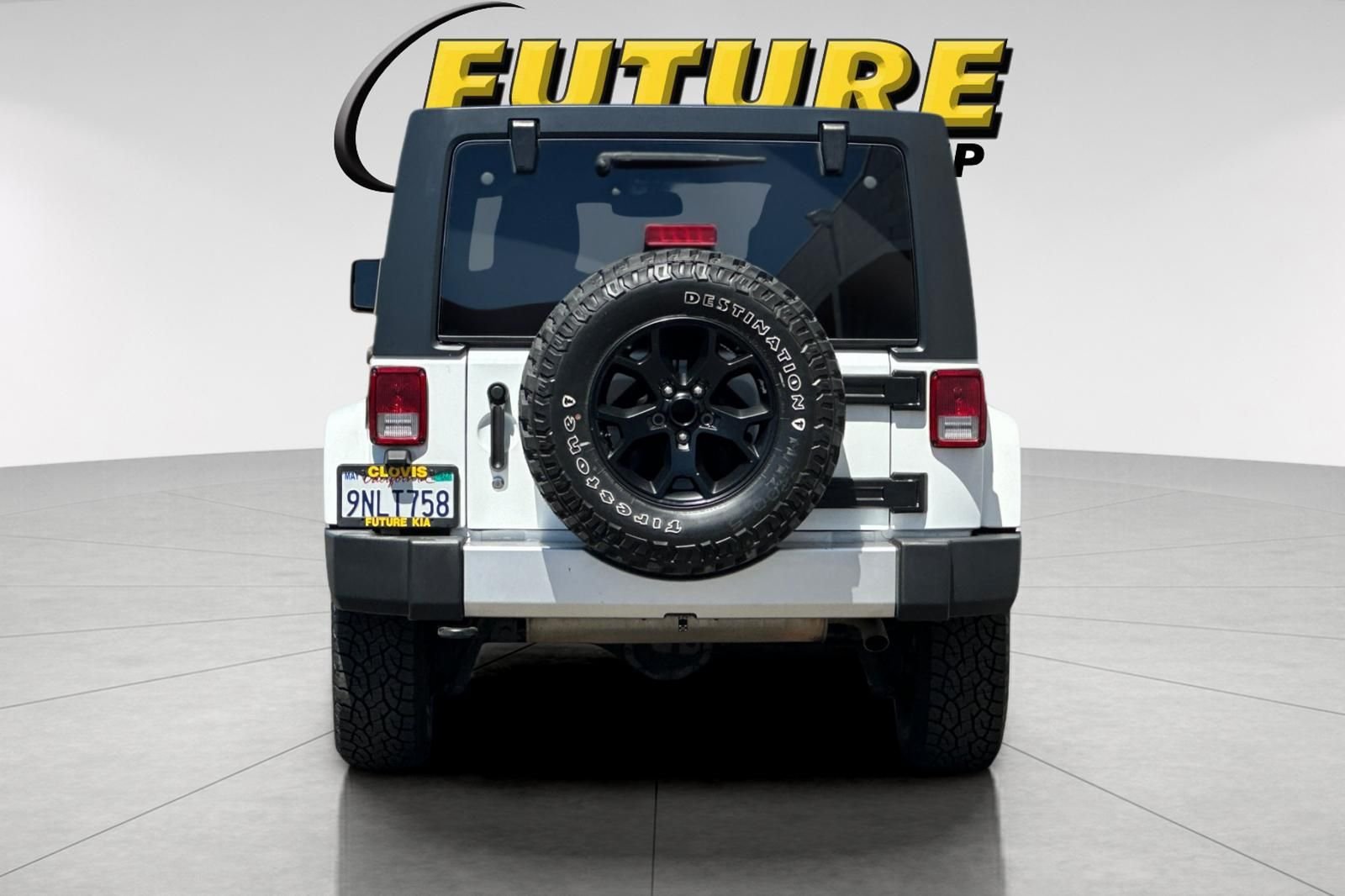 Used 2017 White Jeep Unlimited Sahara image 5