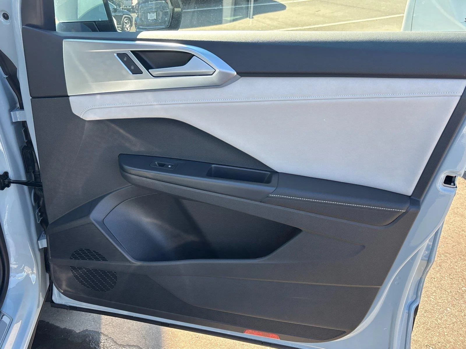 New 2027 Monument Gray Volkswagen SE image 37