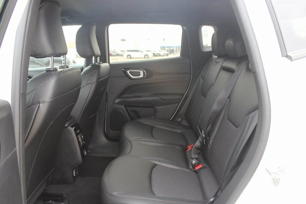 New 2026 White/off-white Jeep Latitude image 9