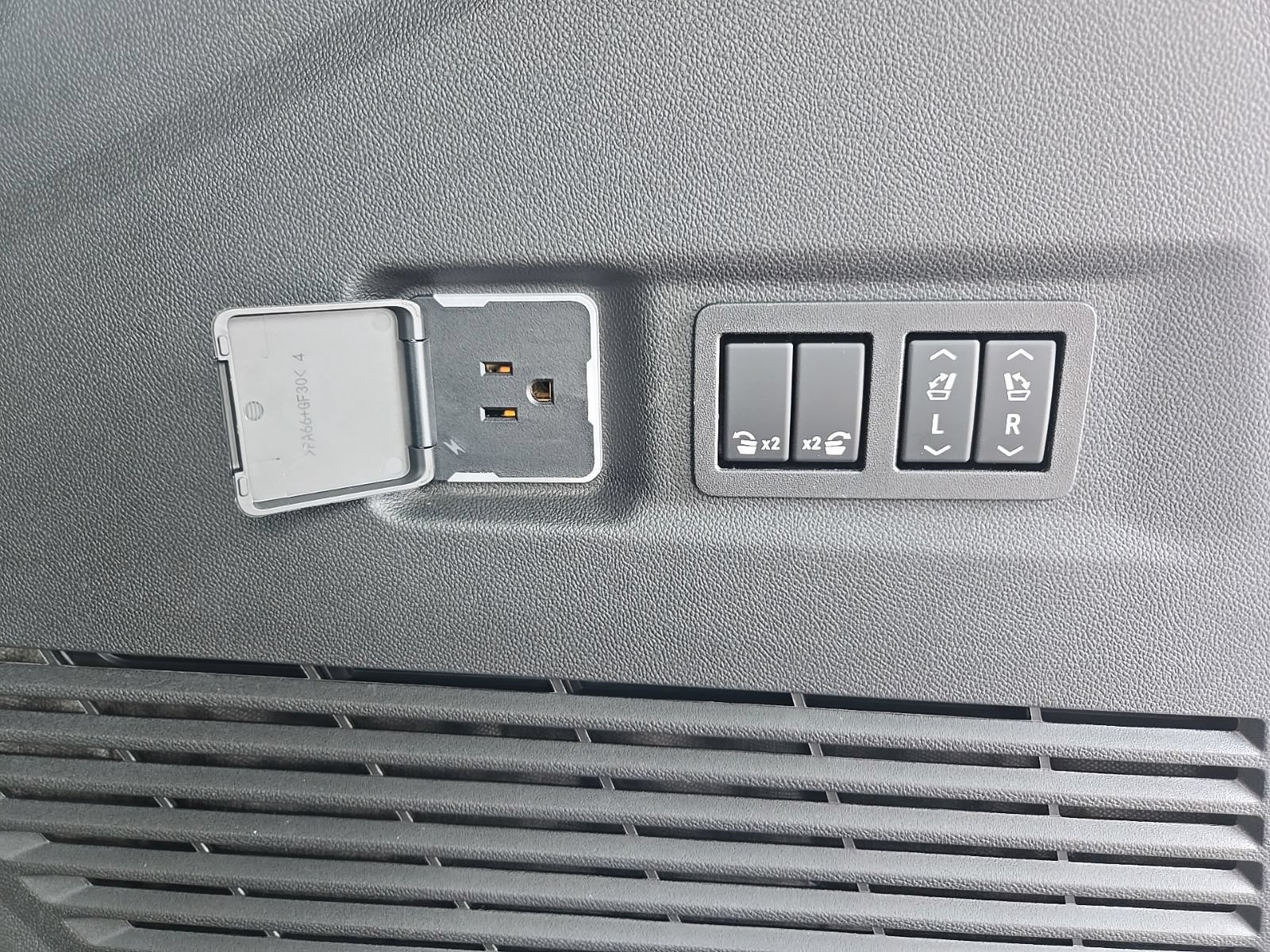 2026 GMC Yukon XL Denali - Photo 14