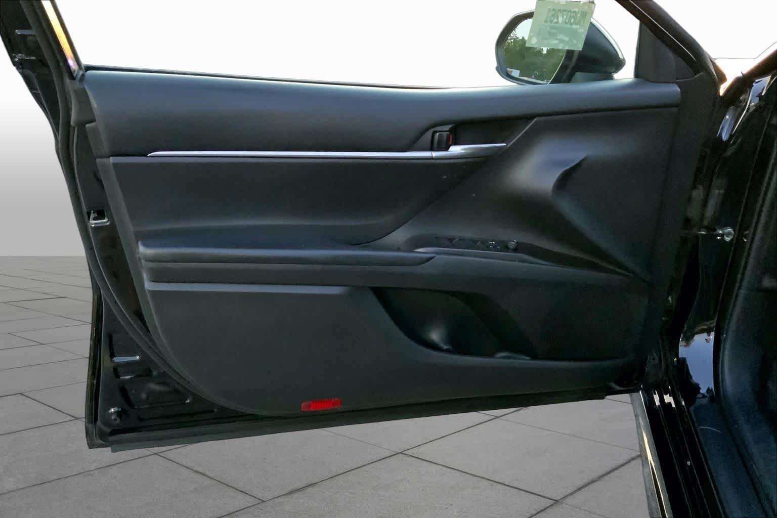 Used 2021 Midnight Black Metallic Toyota SE image 18