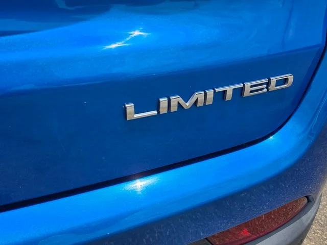 Used 2018 Blue Jeep Limited image 10