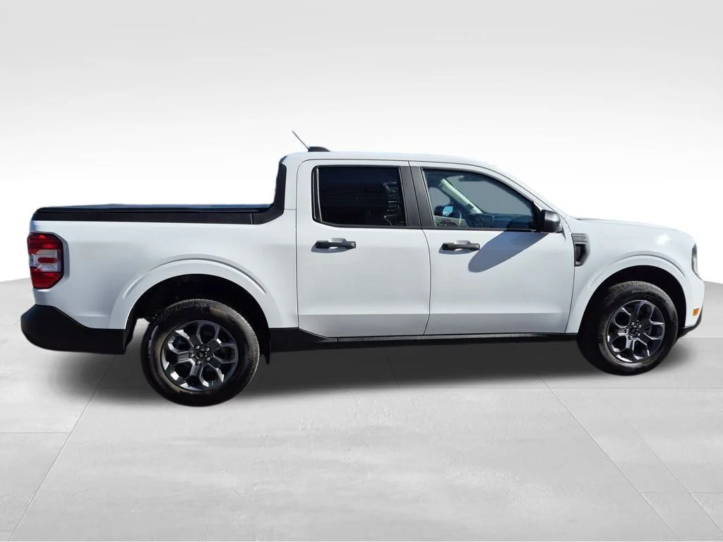 Used 2025 White Ford XLT image 10