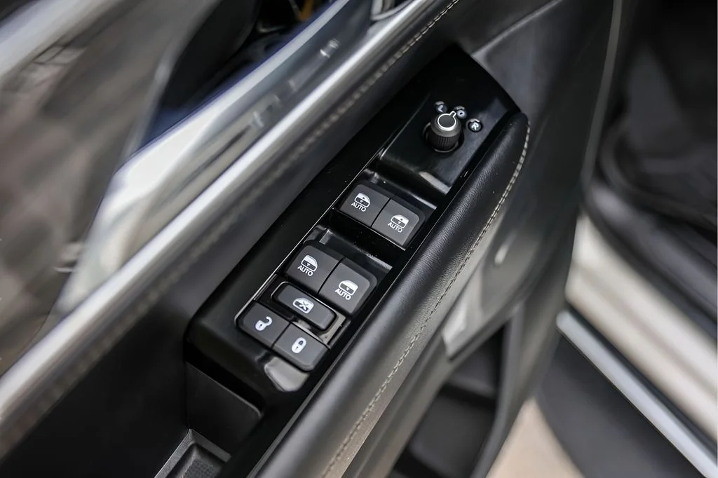 Used 2022 White Jeep Series III image 26