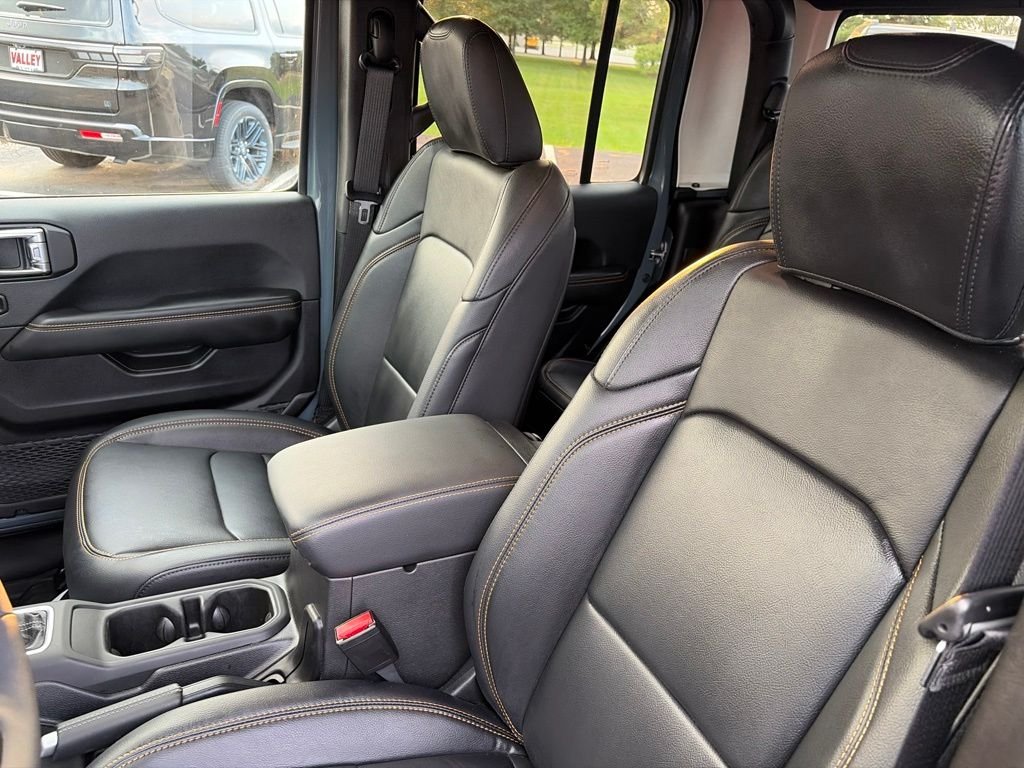Certified Used 2025 Gray Jeep High Tide image 23
