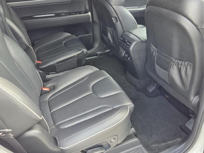 Used 2023 White HYUNDAI SEL FWD image 16