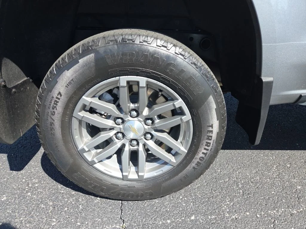 Used 2023 Sterling Gray Metallic Chevrolet LT image 18