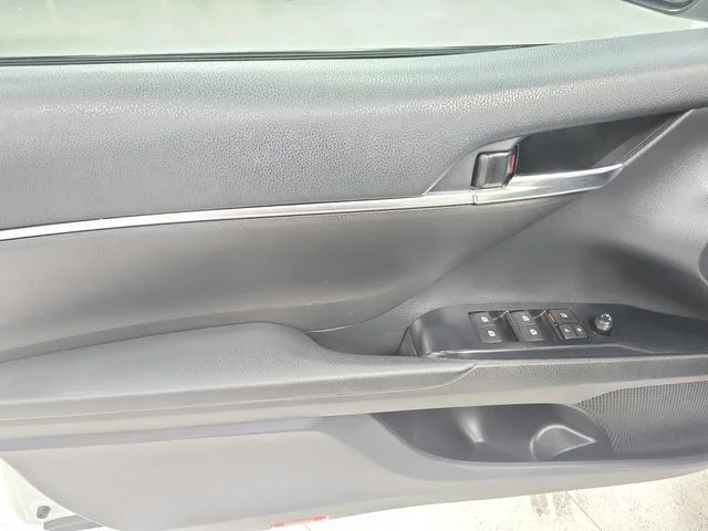 Used 2020 White Toyota SE Nightshade image 33