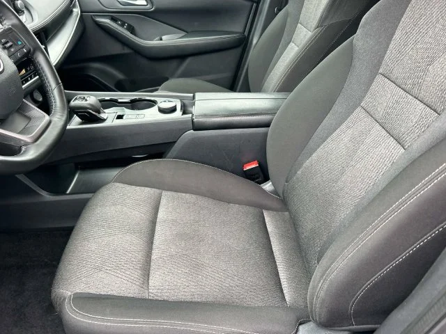 Used 2025 Gray Nissan SV image 27