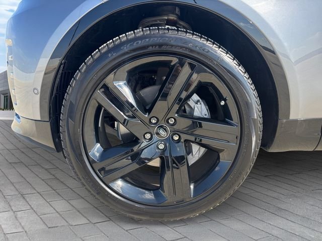 Certified Used 2025 Gray Land Rover Dynamic SE image 9
