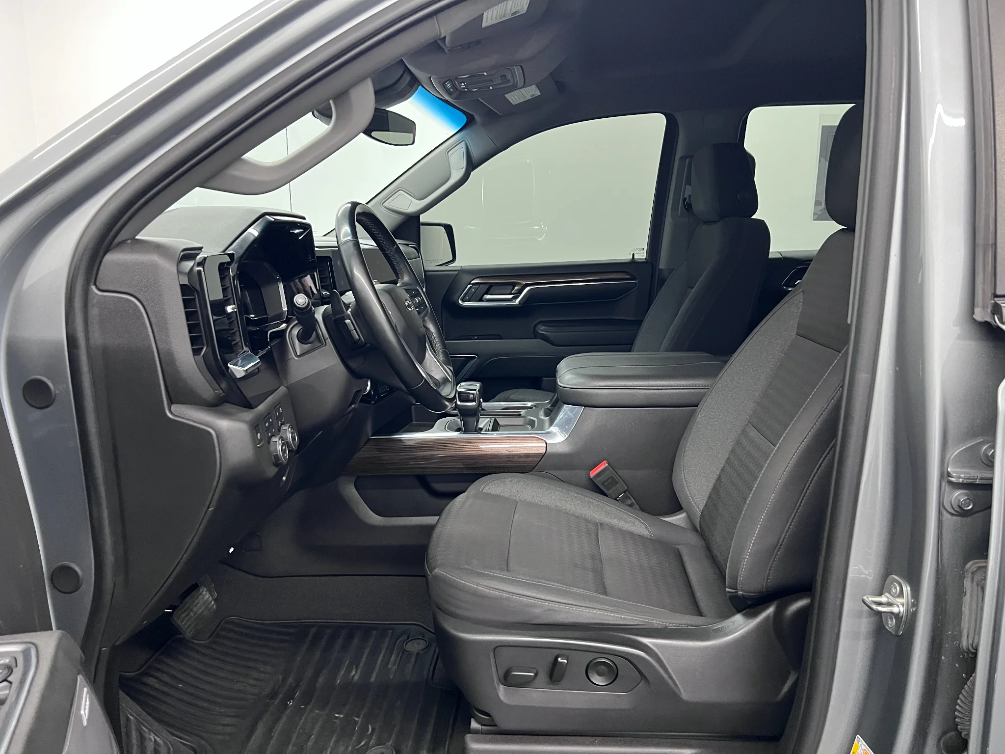 Used 2024 Sterling Gray Metallic Chevrolet LT Trail Boss image 10