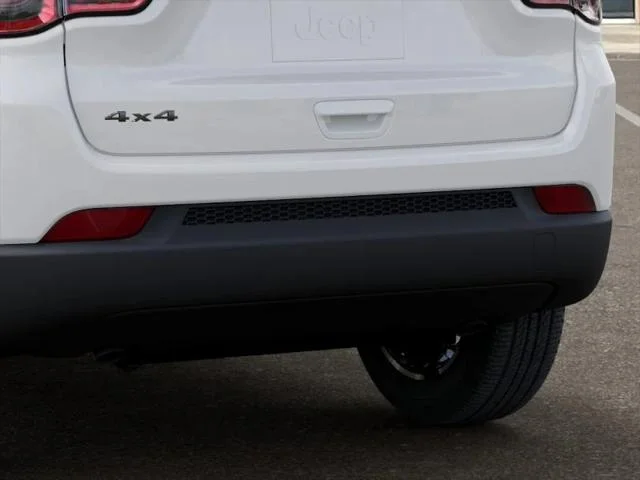 New 2026 Bright White Clearcoat Jeep Latitude image 39
