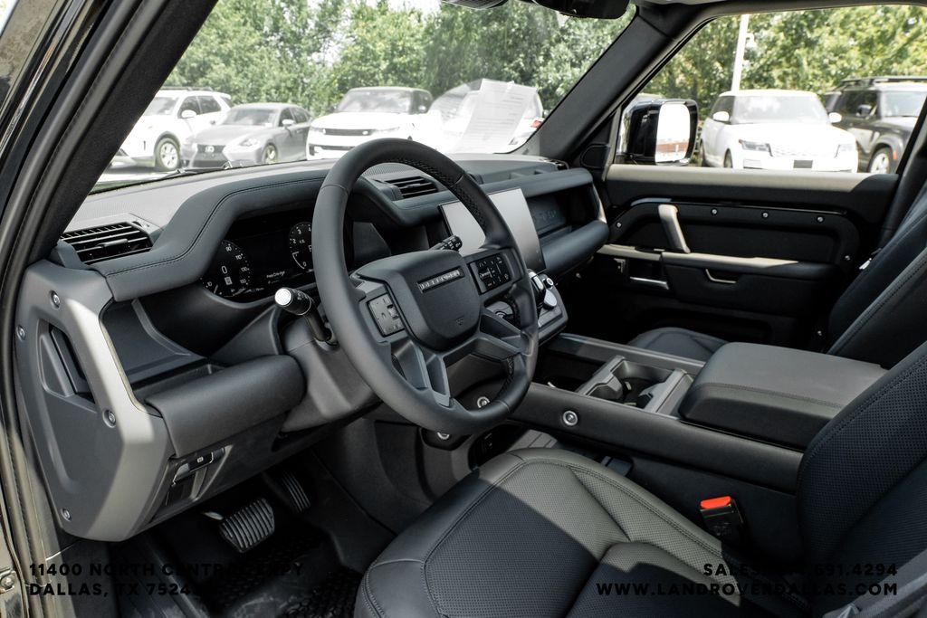 New 2026 Santorini Black Metallic Land Rover S image 2