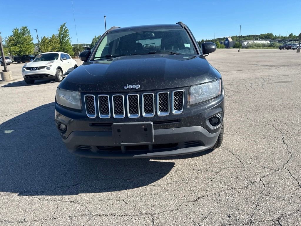 Used 2016  Jeep Latitude image 7