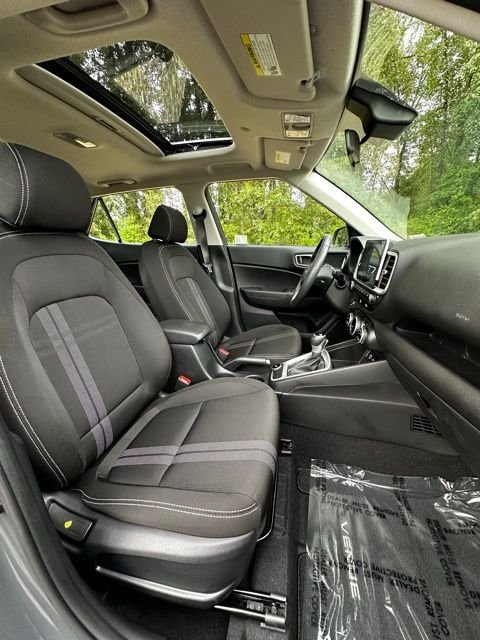 2025 Hyundai Venue SEL - Photo 20