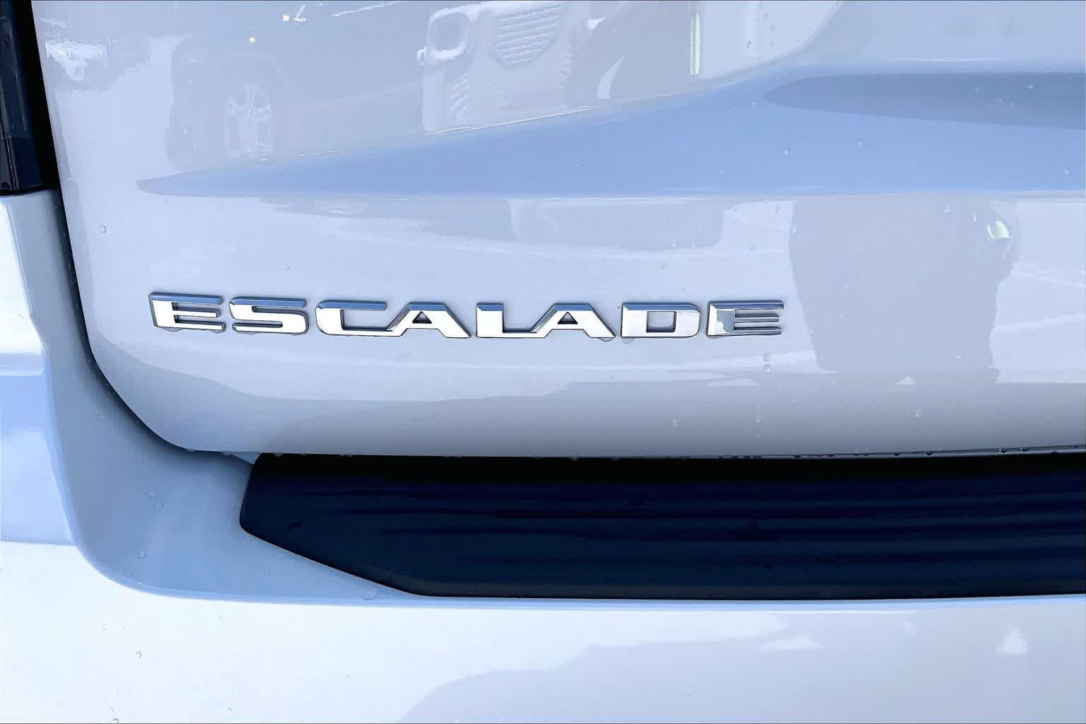 Used 2025 Crystal White Tricoat Cadillac 4WD Sport image 31