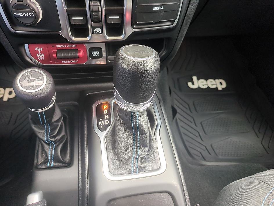 Used 2022 Silver Zynith Clearcoat Jeep Unlimited Rubicon image 25
