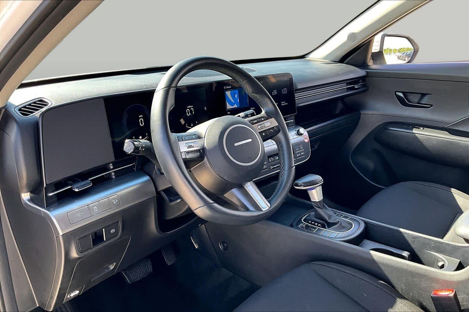 Certified Used 2025 Atlas White Hyundai SEL image 18