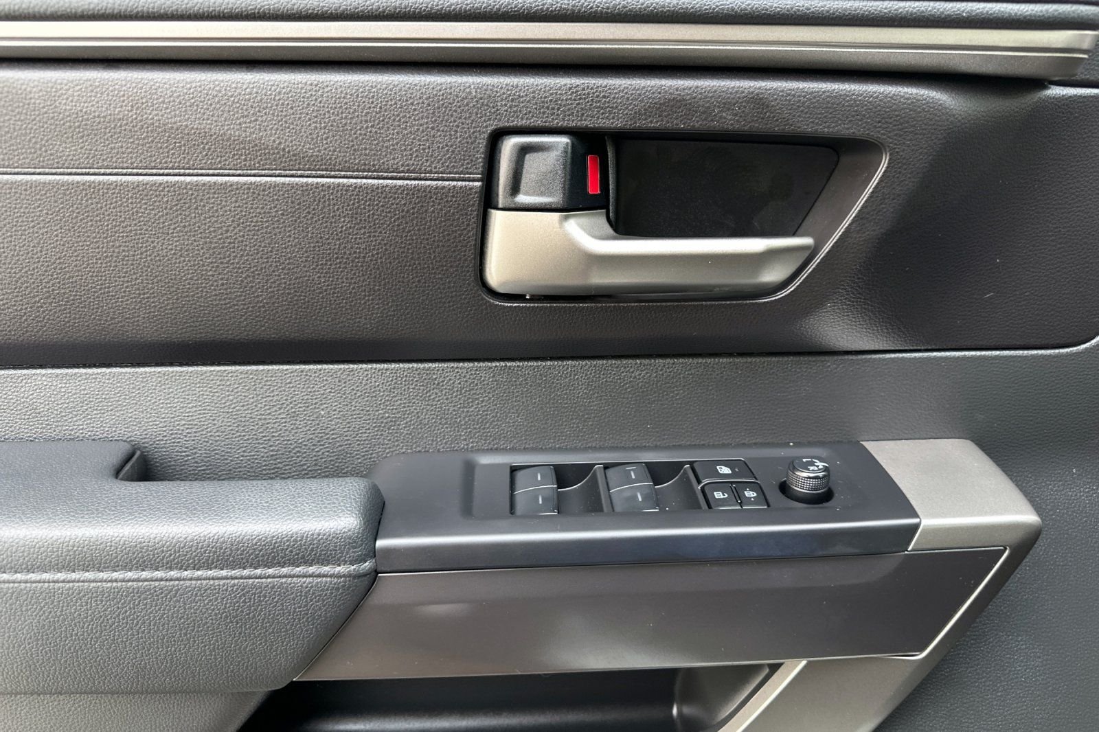 Used 2025 White Toyota SR5 image 11