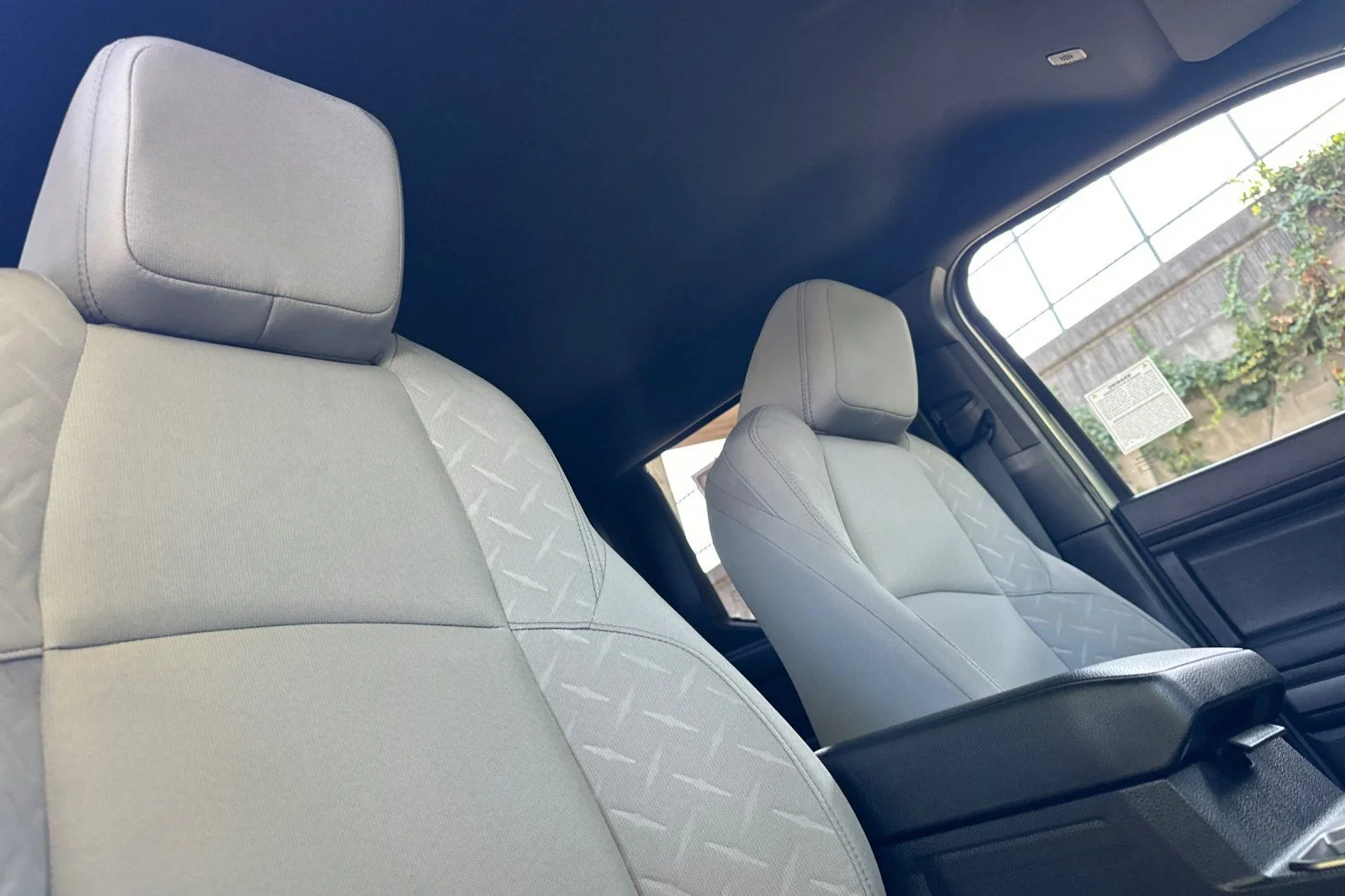 2025 Toyota Tacoma SR5 - Photo 22