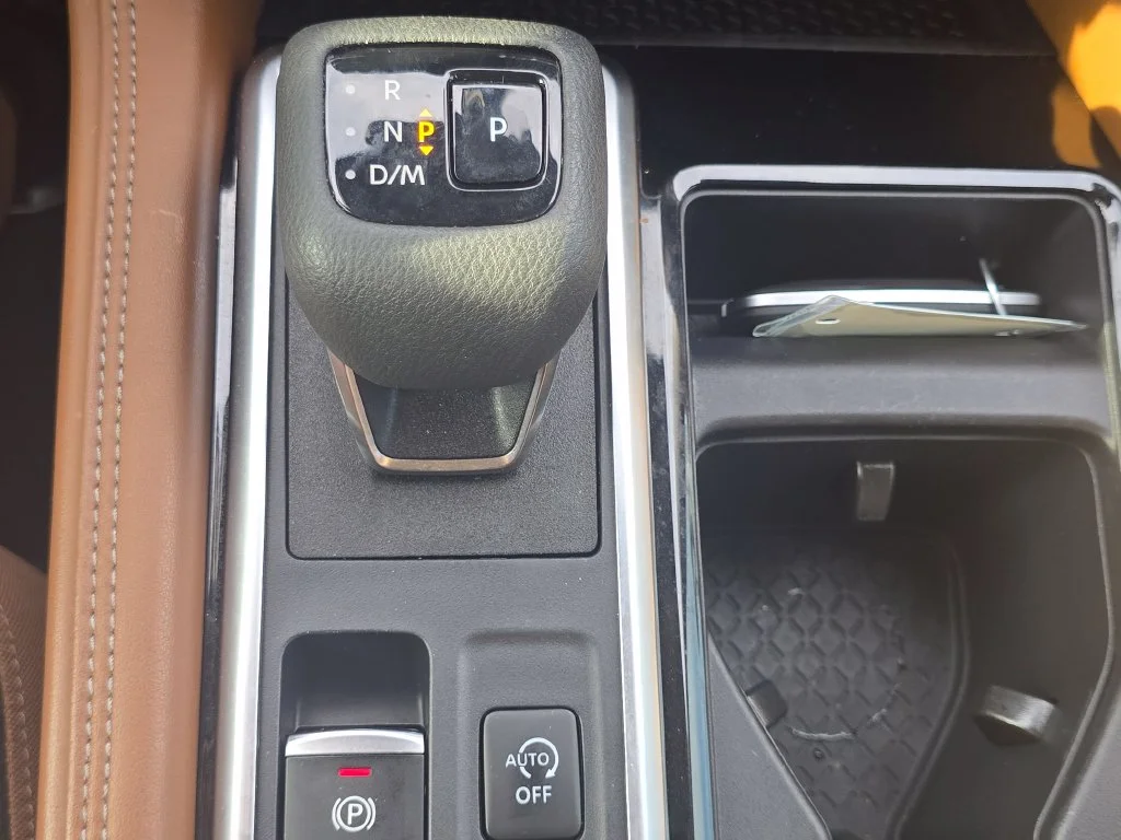 Used 2024 White Nissan Platinum image 35