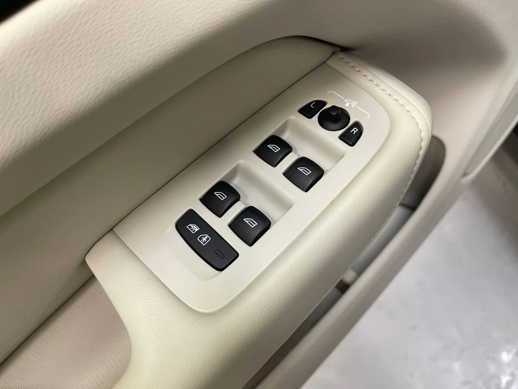 Certified Used 2025 Blue Volvo T8 Plus image 16