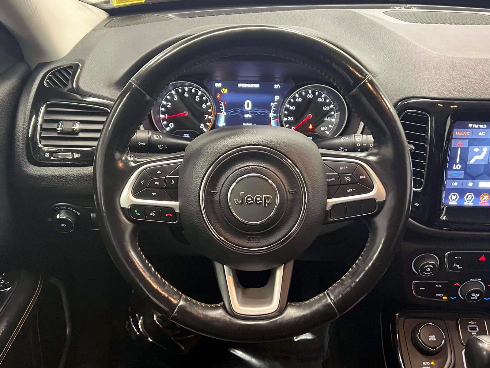 Used 2019 Diamond Black Crystal Pearlcoat Jeep Limited image 14