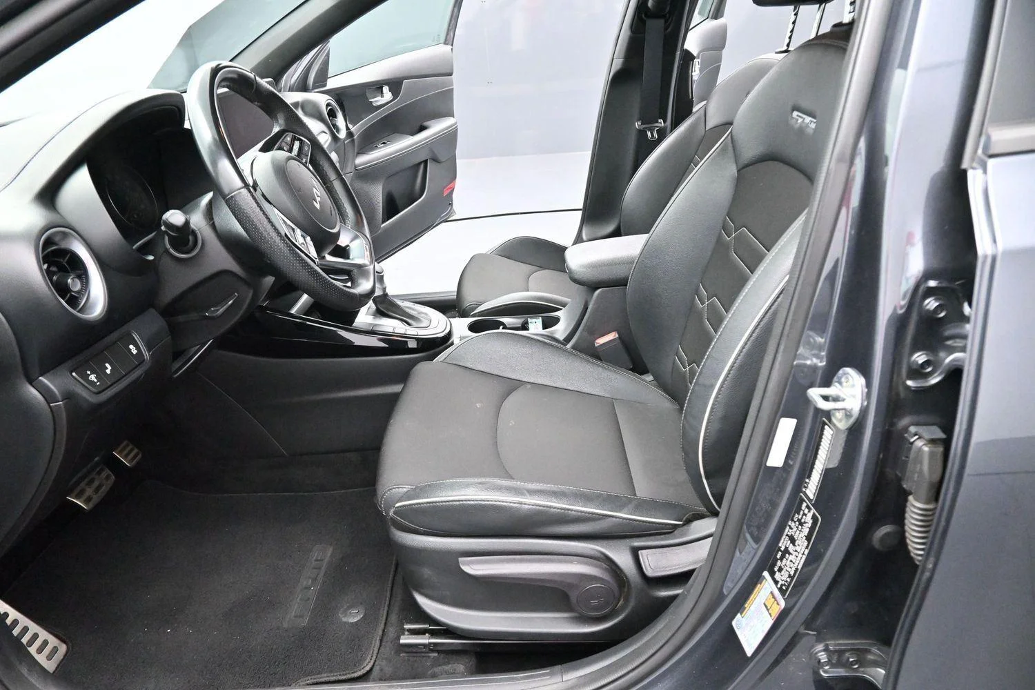 Used 2022 Gravity Gray Kia GT-Line image 12