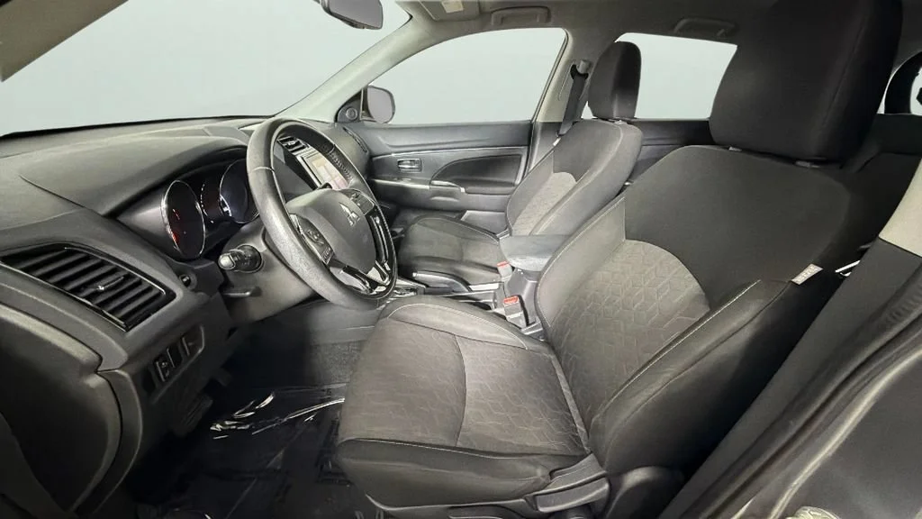 Used 2020  Mitsubishi ES 2.0 image 17