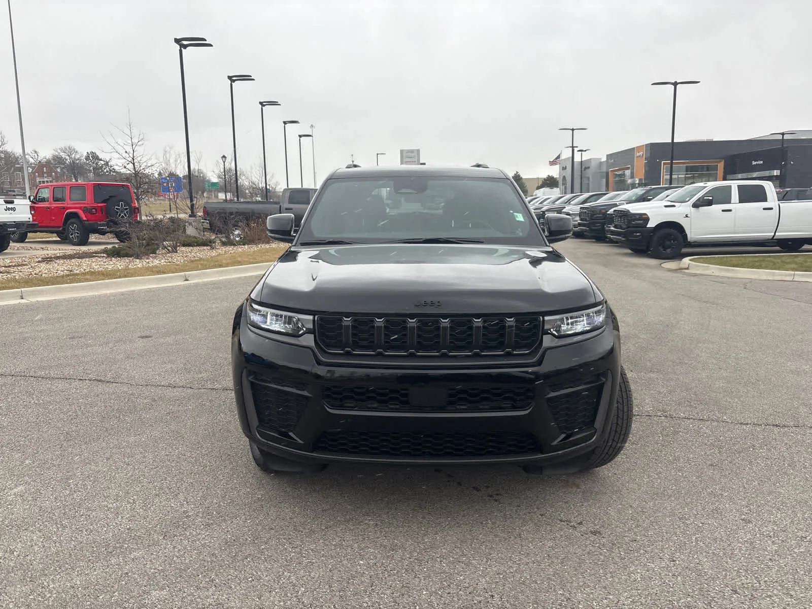New 2026 Diamond Black Crystal Pearlcoat Jeep Laredo Altitude image 3