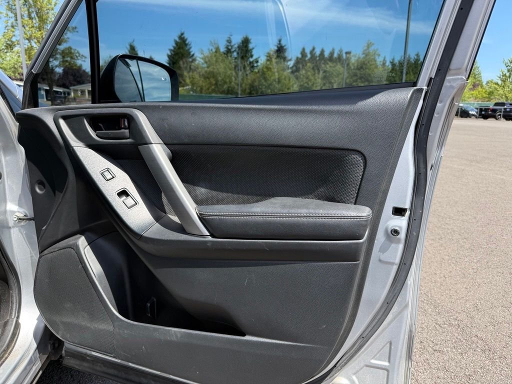 Used 2018 Ice Silver Metallic Subaru 2.5i Premium image 24