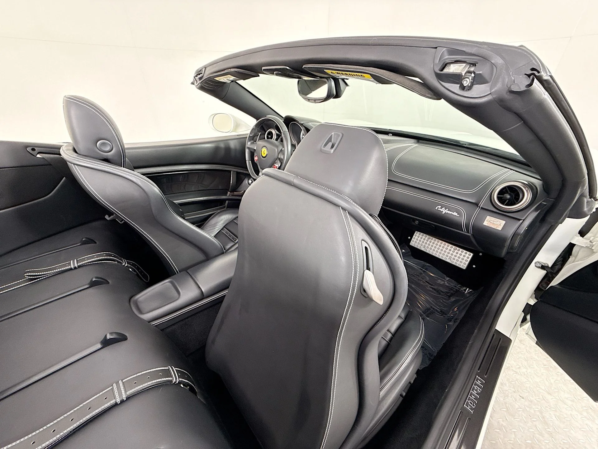 Used 2010 Bianco Avus Ferrari Base image 22