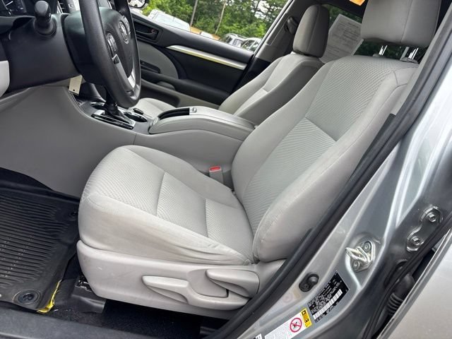 Used 2019 Celestial Silver Metallic Toyota LE image 15
