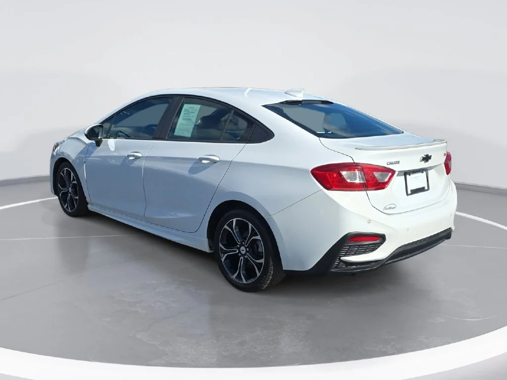 Used 2019 SUMMIT WHITE Chevrolet LT image 6