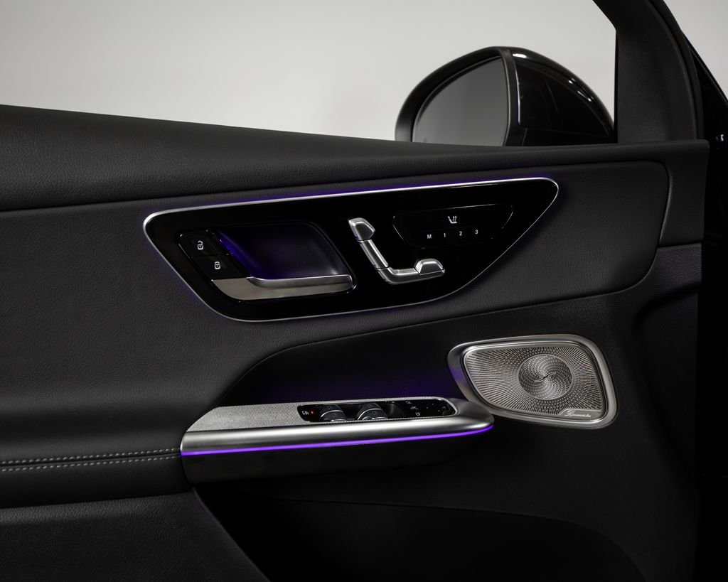 New 2025 Graphite Grey Metallic Mercedes-Benz GLC 300 image 6
