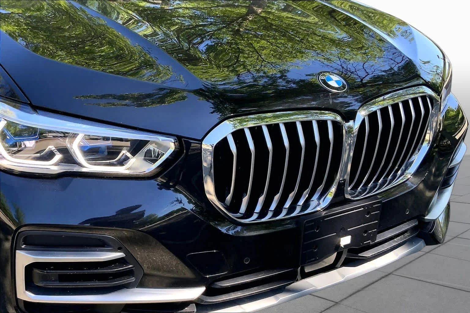 Certified Used 2023 Black Sapphire Metallic BMW xDrive40i image 29