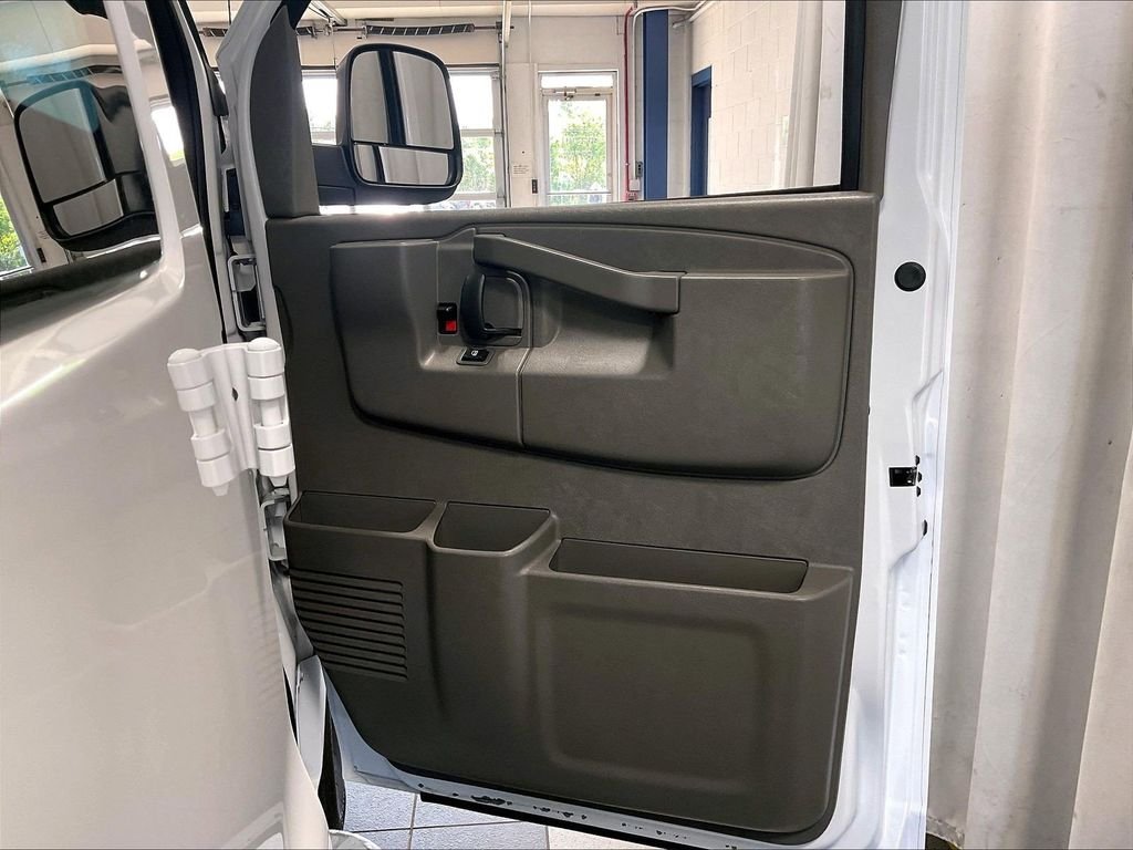 Used 2025 White GMC Work Van image 12