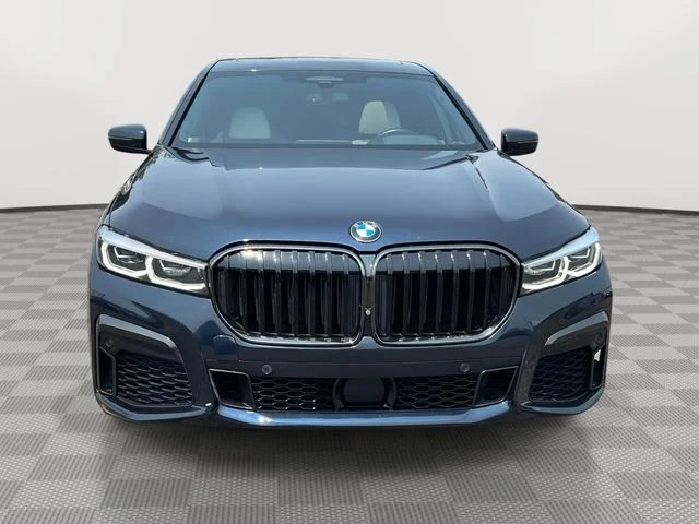 Used 2022 Black BMW 750i xDrive image 2