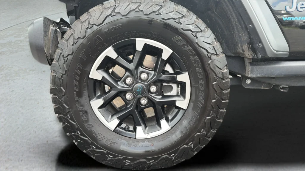 Used 2025 Black Jeep Rubicon image 27