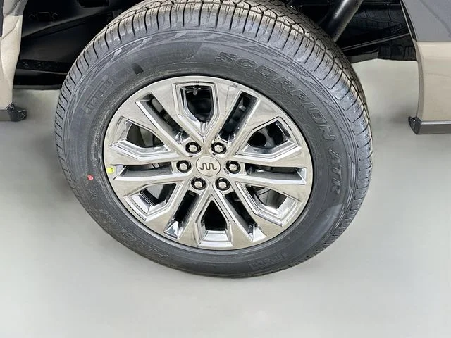 New 2026 Carbonized Gray Metallic Ford King Ranch image 32