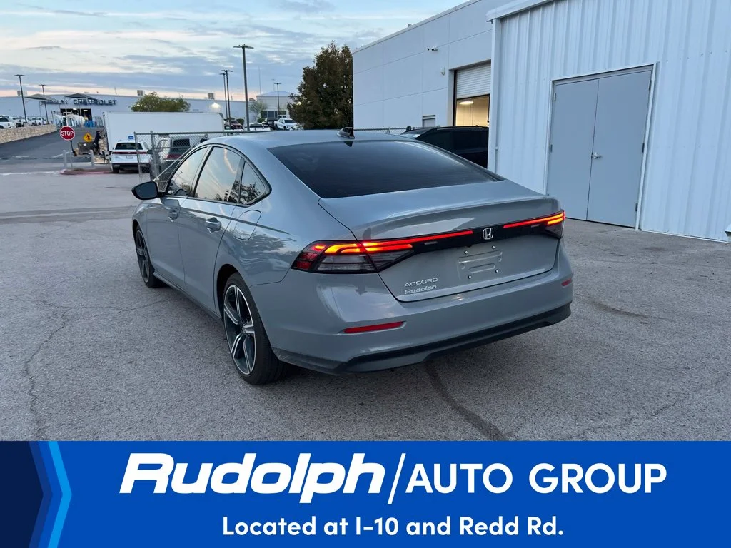 Used 2026 Urban Gray Pearl Honda SE image 3