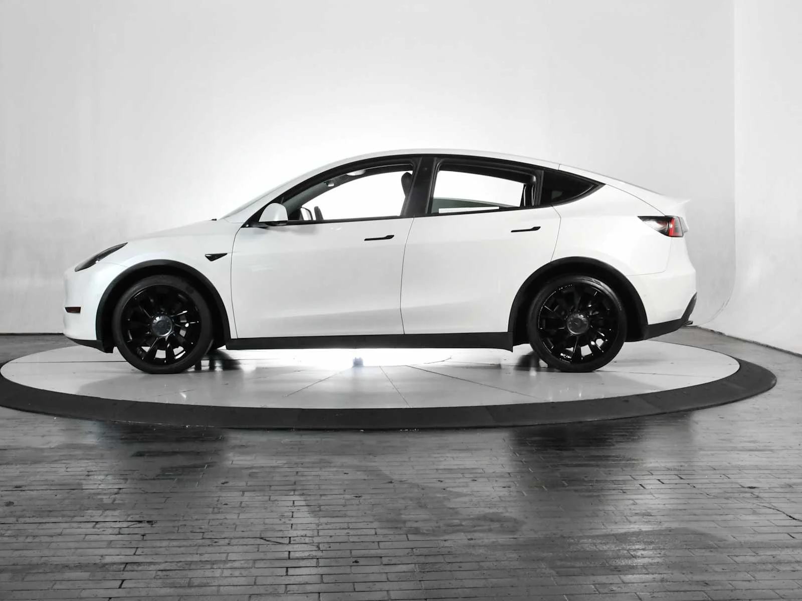 Used 2021 Tesla Model Y Long Range with VIN 5YJYGDEE7MF071584 for sale in Dallas, TX