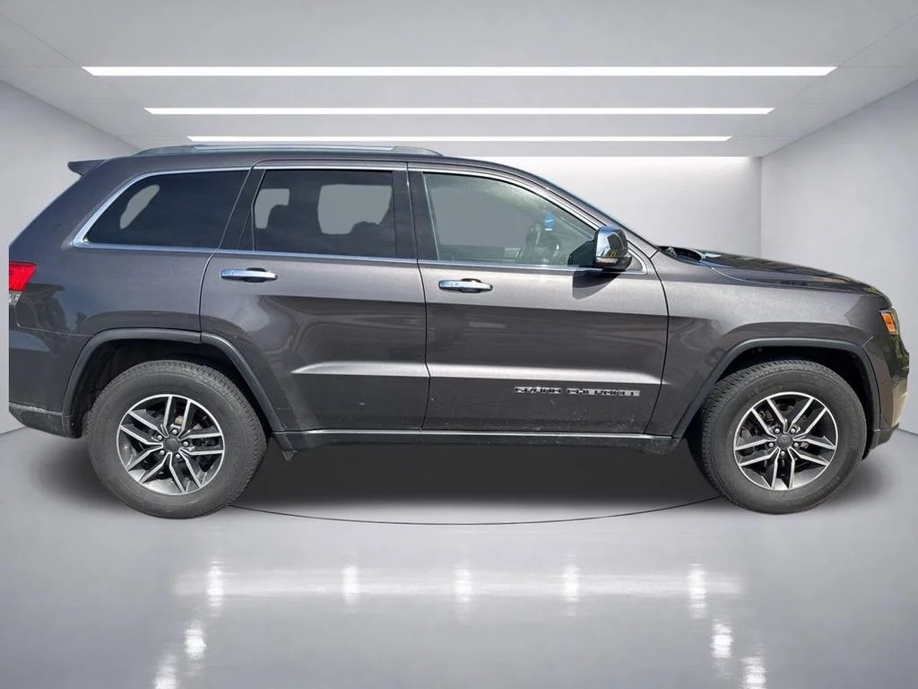 Used 2019 Granite Crystal Metallic Clearcoat Jeep Limited image 19