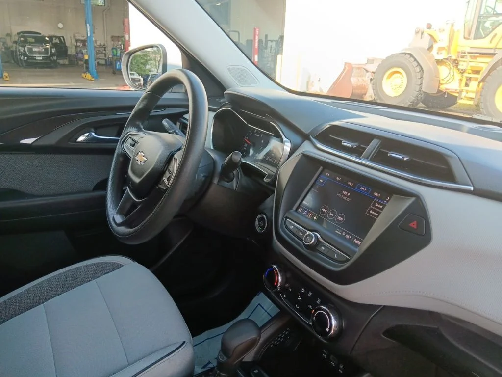 Used 2021 Summit White Chevrolet LT image 36