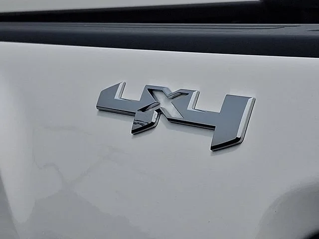 New 2026 Summit White GMC Pro image 21