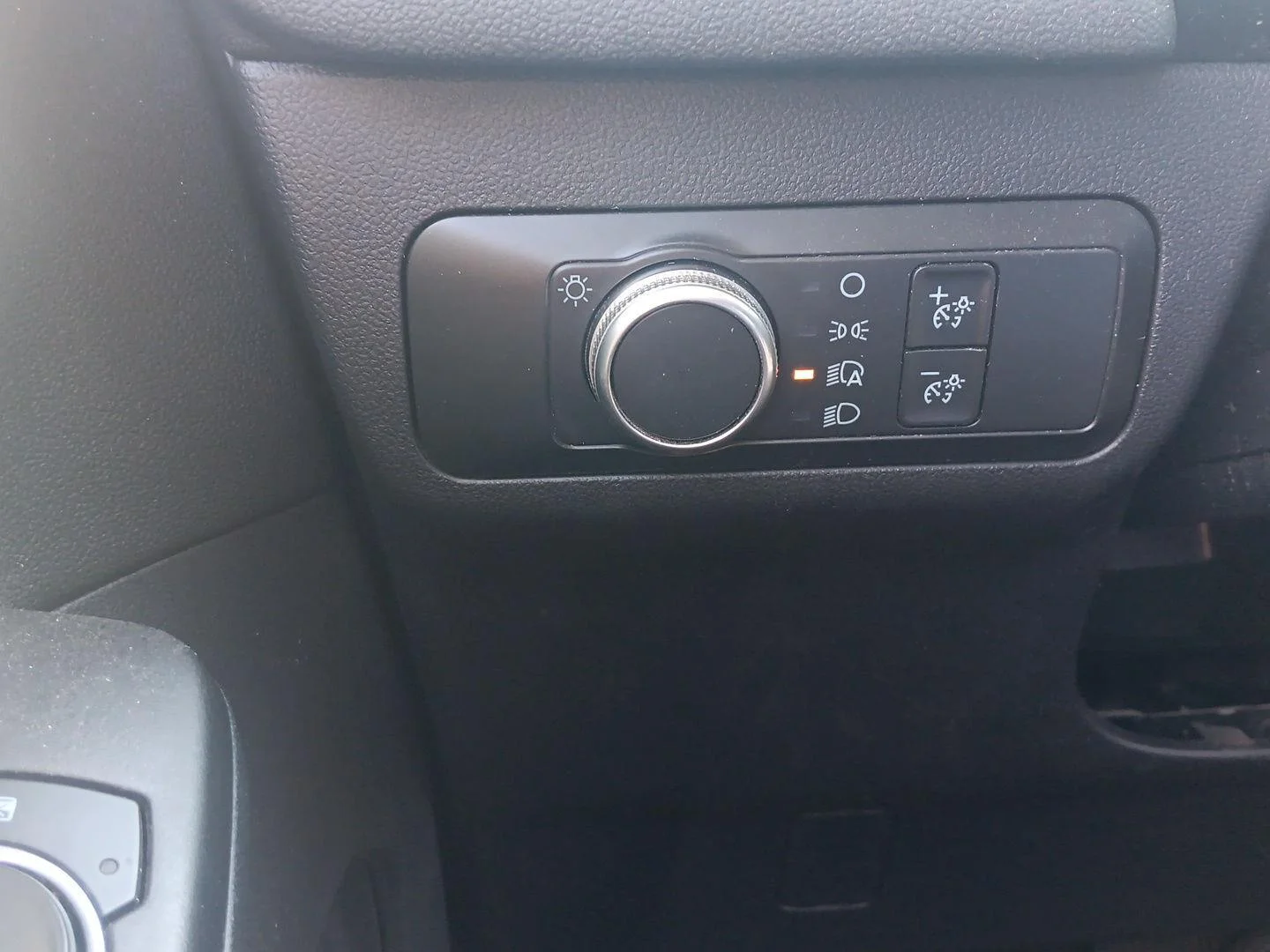 Used 2020 Dark Persian Green Ford SE image 19