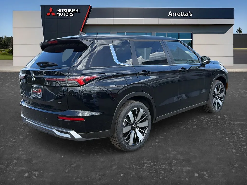 New 2026 Black Mitsubishi LE image 7