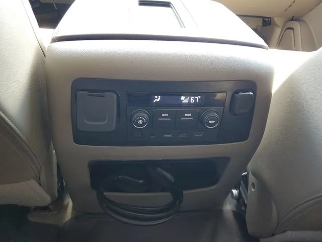 Used 2017 SUMMIT WHITE Chevrolet LT image 27
