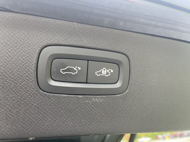Used 2021 Black Volvo Momentum image 11