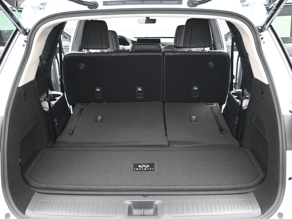 Used 2026 White INFINITI LUXE image 13